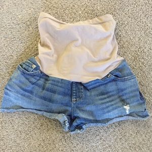 🌻A Pea in the Pod distressed jean shorts🌻